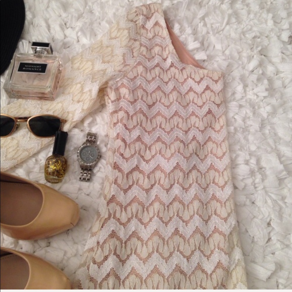 ROMEO & JULIET COUTURE GOLD & WHITE DRESS